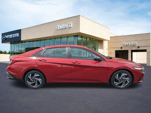 Certified 2025 Hyundai Elantra Sport FWD image 3