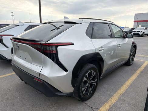 Used 2025 Toyota bZ4X AWD w/ Weather Package image 7