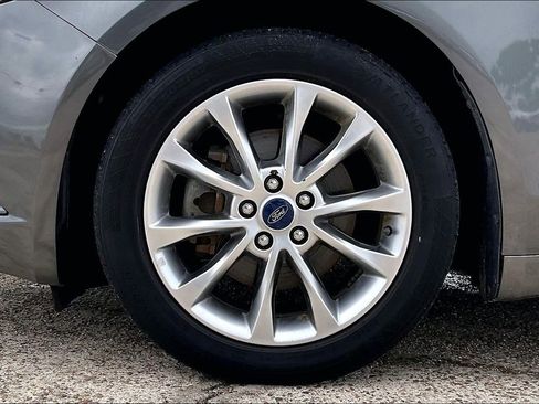 Used 2017 Ford Fusion SE w/ Fusion SE Technology Package image 34