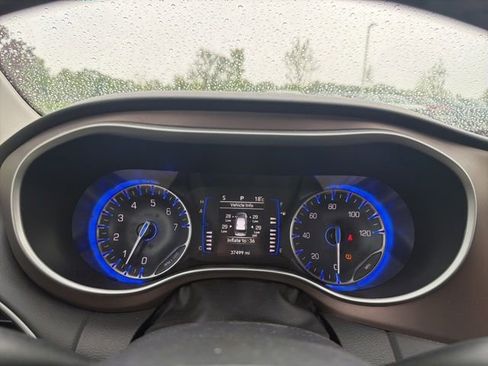Used 2023 Chrysler Voyager LX FWD image 46