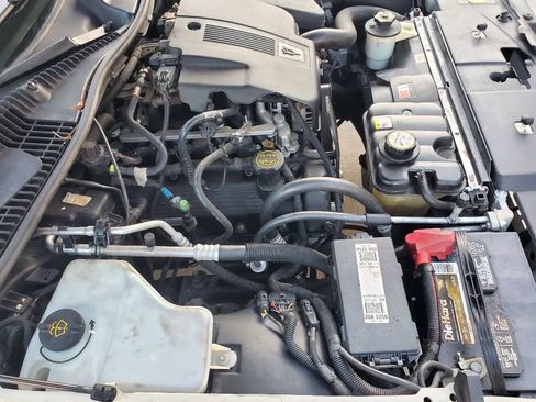 Used 2006 Lincoln Town Car Signature Limited image 35