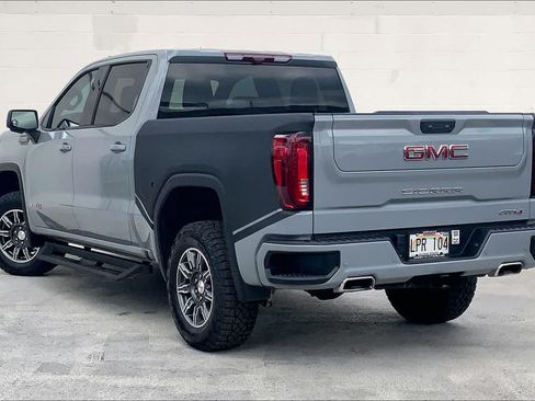 Used 2024 GMC Sierra 1500 AT4 w/ Technology Package AWD/4WD image 4