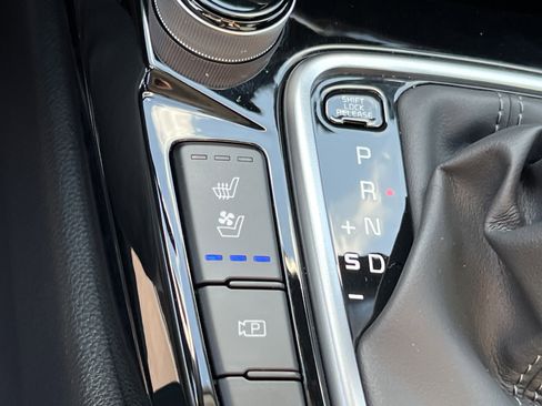 Certified 2025 Kia Seltos SX w/ SX Sunroof Package image 34