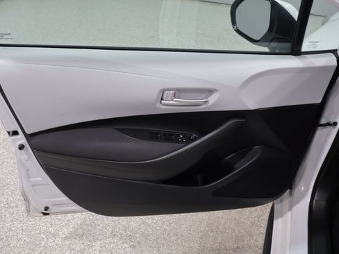 Used 2026 Toyota Corolla SE FWD image 12