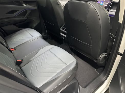 New 2025 Volkswagen Tiguan SE image 35