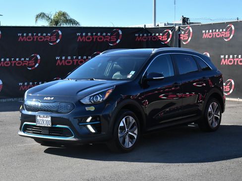 Used 2022 Kia Niro EX image 3