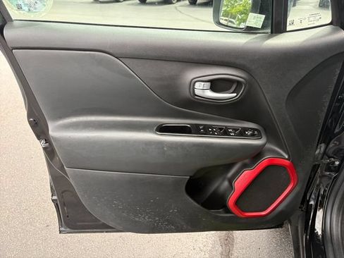 Used 2023 Jeep Renegade Trailhawk AWD/4WD image 17
