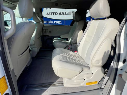 Used 2011 Toyota Sienna XLE w/ Premium Pkg image 13