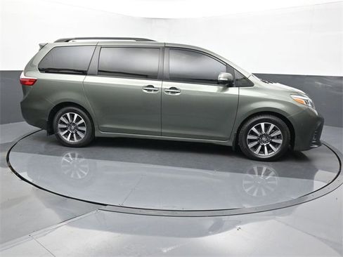 Used 2019 Toyota Sienna L image 6