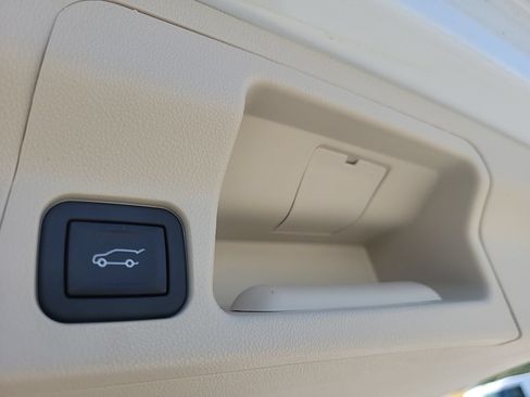 Used 2023 GMC Acadia Denali w/ Denali Ultimate Package FWD image 15