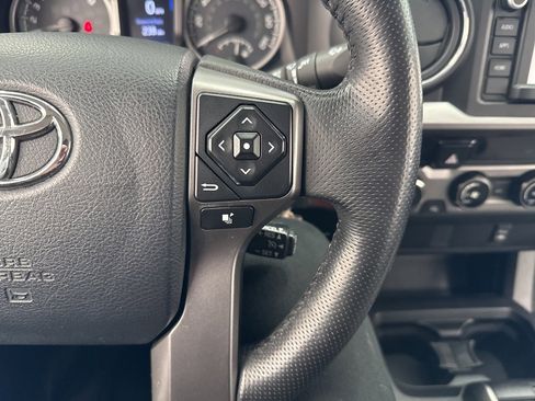 Certified 2017 Toyota Tacoma SR5 image 20