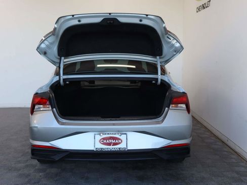 Used 2022 Hyundai Elantra SE image 5