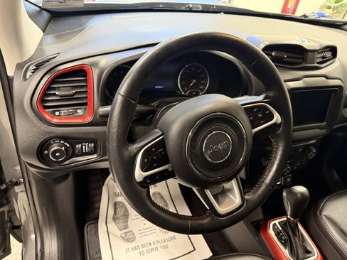 Used 2019 Jeep Renegade Trailhawk image 11