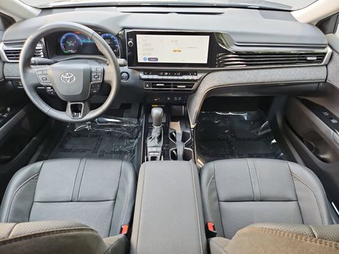 Used 2025 Toyota Camry XLE FWD image 16