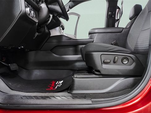 Used 2023 GMC Yukon SLE image 24