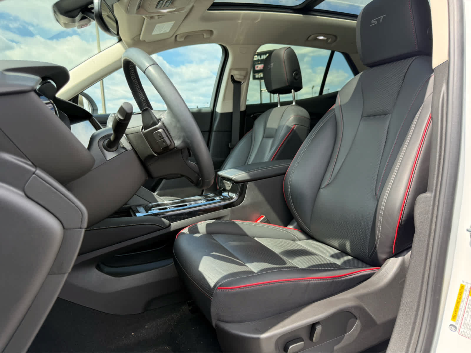 Used 2023 Buick Envision Essence w/ Sport Touring Package FWD image 10