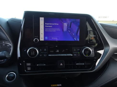 Certified 2024 Toyota Highlander XLE image 29