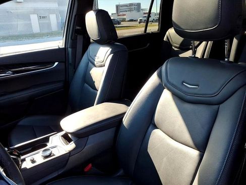 Used 2025 Cadillac XT6 Premium Luxury image 15