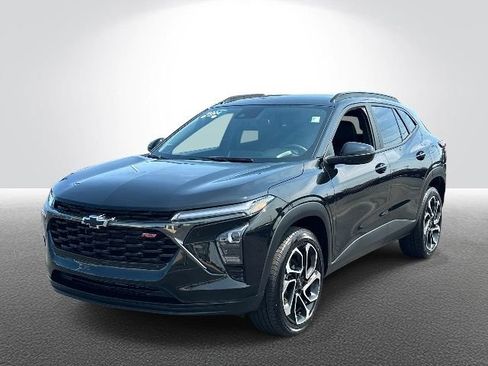 Used 2024 Chevrolet Trax RS w/ Driver Confidence Package FWD image 1
