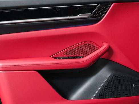 Certified 2025 Porsche Macan 4 Electric image 6