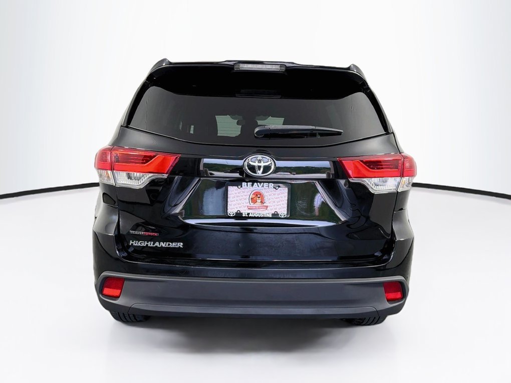 Used 2018 Toyota Highlander LE FWD image 10