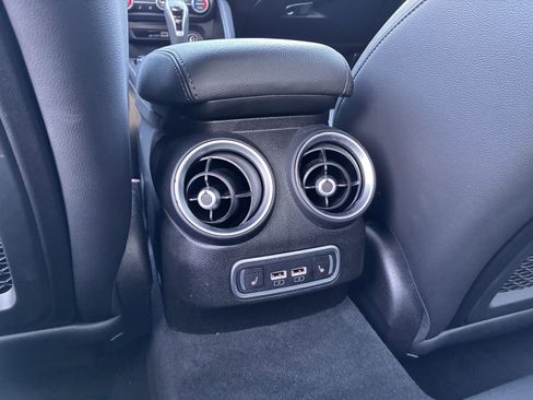 Certified 2022 Alfa Romeo Giulia Veloce image 31