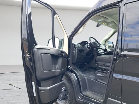 Used 2021 RAM ProMaster 2500 w/ Premium Appearance Group FWD image 29