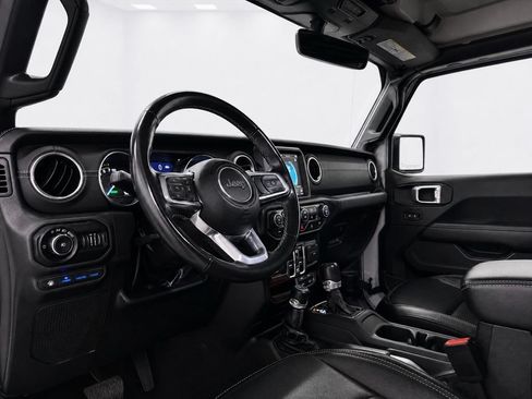 Used 2022 Jeep Wrangler Unlimited Sahara w/ Cold Weather Group AWD/4WD image 16