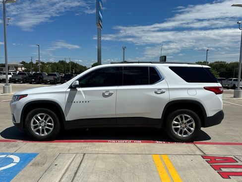 Used 2019 Chevrolet Traverse LT FWD image 4