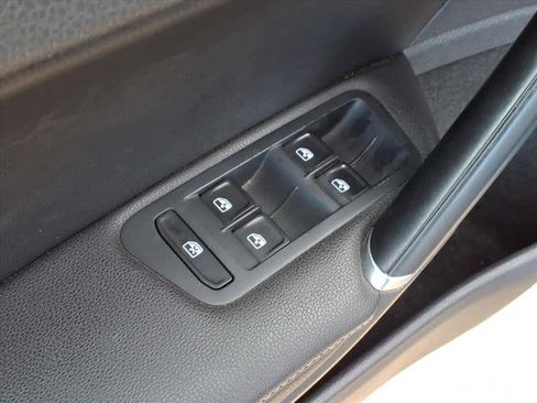 Used 2016 Volkswagen Golf Limited Edition image 11