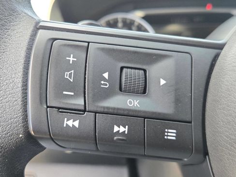Used 2024 Nissan Pathfinder S FWD image 18