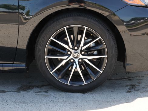Used 2022 Toyota Camry SE FWD image 11