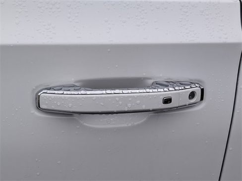 Used 2023 GMC Yukon Denali image 6