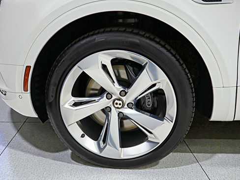 Used 2019 Bentley Bentayga image 55