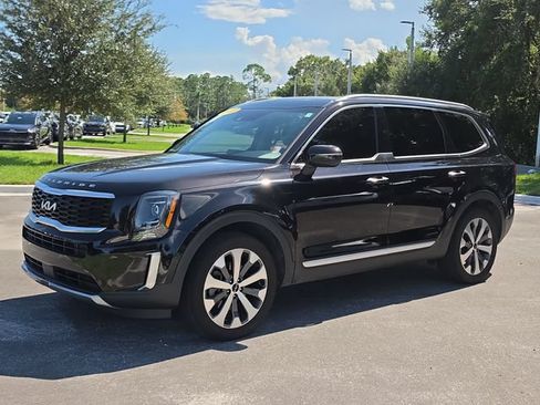 Certified 2022 Kia Telluride S FWD image 2