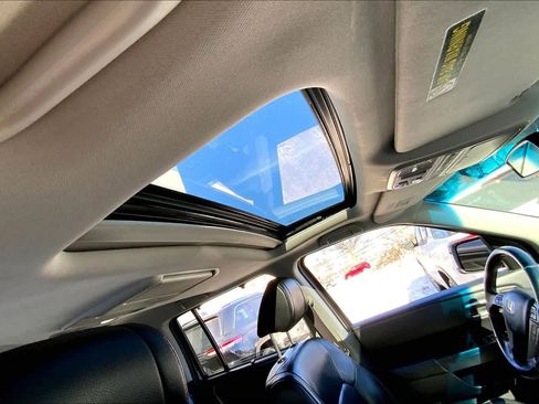 Used 2012 Honda Pilot Touring image 17