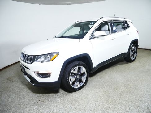 Used 2017 Jeep Compass Limited w/ Navigation Group AWD/4WD image 3