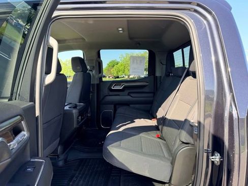 Used 2024 Chevrolet Silverado 1500 LT w/ Convenience Package II AWD/4WD image 8