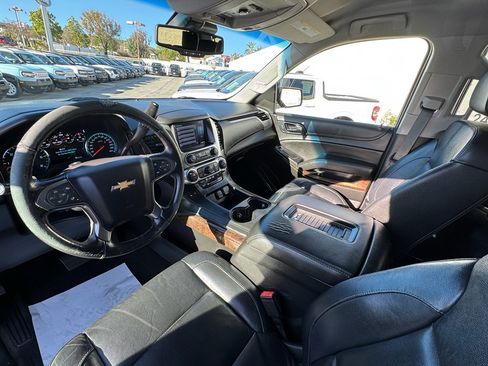 Used 2017 Chevrolet Suburban LT w/ Luxury Package image 13