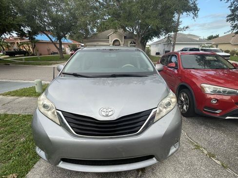 Used 2014 Toyota Sienna LE FWD image 1