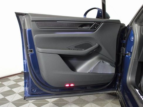 Certified 2025 Porsche Macan Turbo Electric image 15