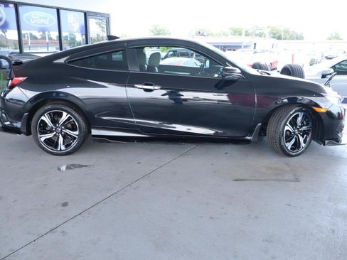 Used 2016 Honda Civic Touring image 6