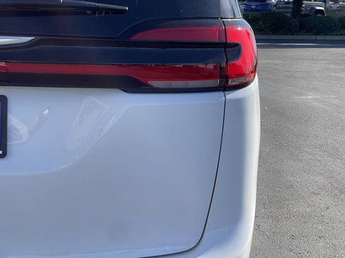 New 2026 Chrysler Pacifica Select FWD image 13