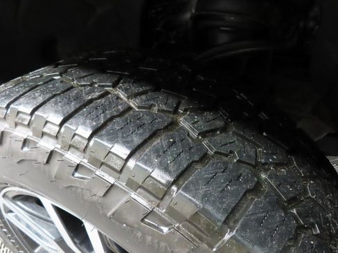 Used 2024 GMC Sierra 1500 AT4 w/ Technology Package image 7