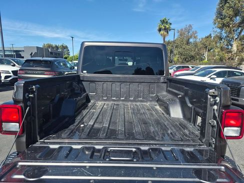 Used 2022 Jeep Gladiator Rubicon w/ Cold Weather Group image 8