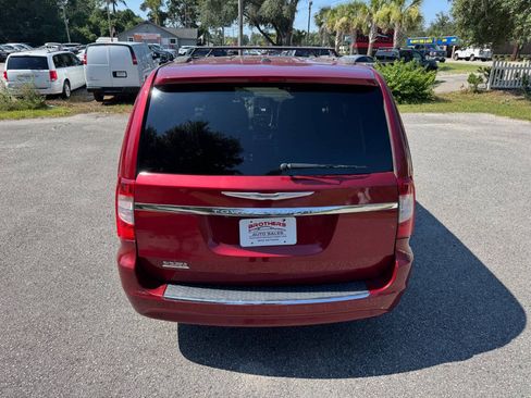 Used 2013 Chrysler Town & Country Touring-L w/ Entertainment Group #2 FWD image 13