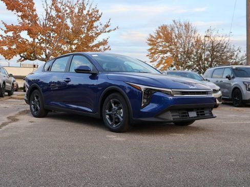 New 2025 Kia K4 LXS image 1