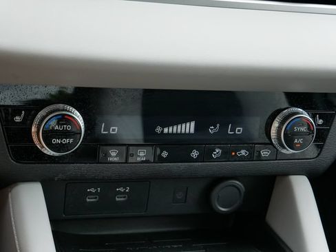 Used 2025 Mitsubishi Outlander SE AWD/4WD image 23