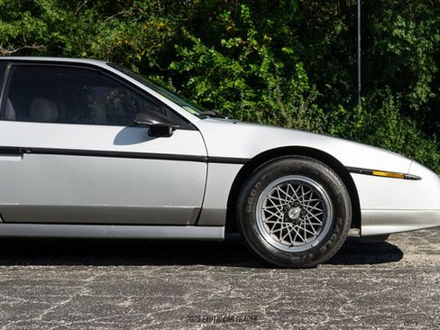 Used 1986 Pontiac Fiero GT RWD image 11