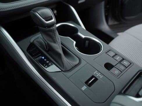 Used 2024 Toyota Highlander LE image 30